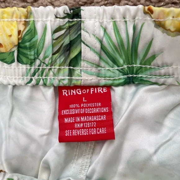 NWT Pineapple Tropical Shorts‎ Size Large - Picture 2 of 6